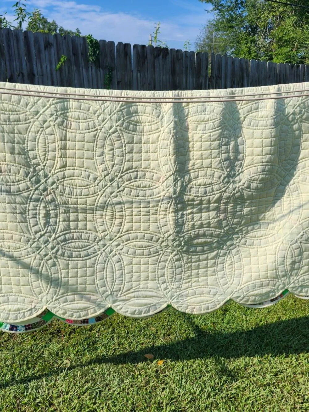 Vintage handmade scalloped double wedding ring quilt  79